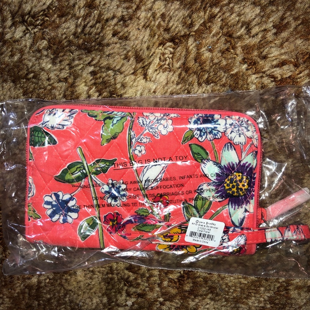 Vera Bradley Wristlet BNWT